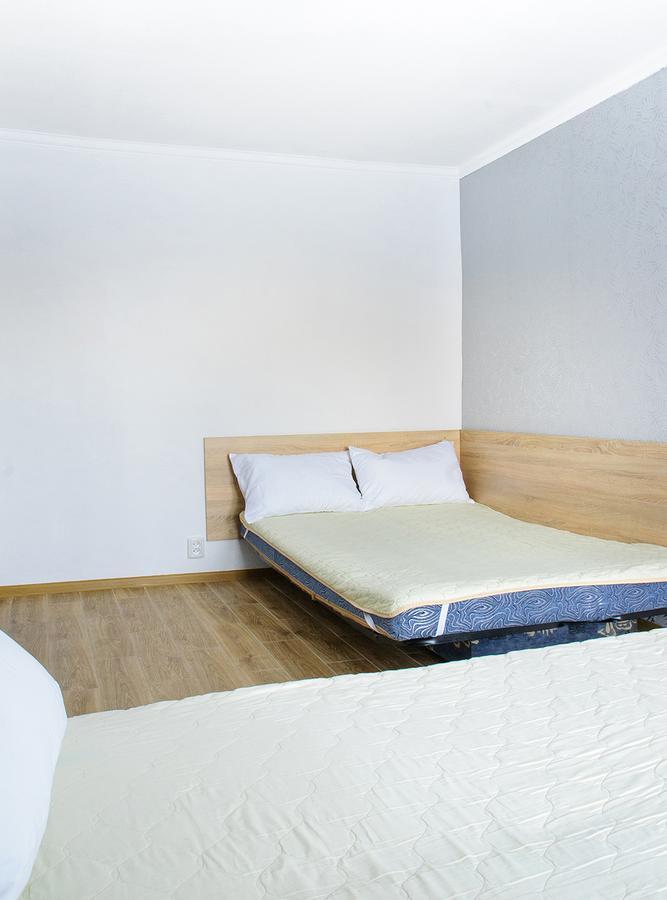 Scandinavian Poltava Apartments With 2 Rooms, 3 Beds 1 Sofa 外观 照片
